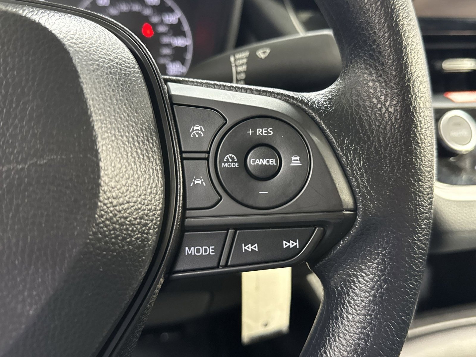 Used 2025 Toyota Corolla LE image 36