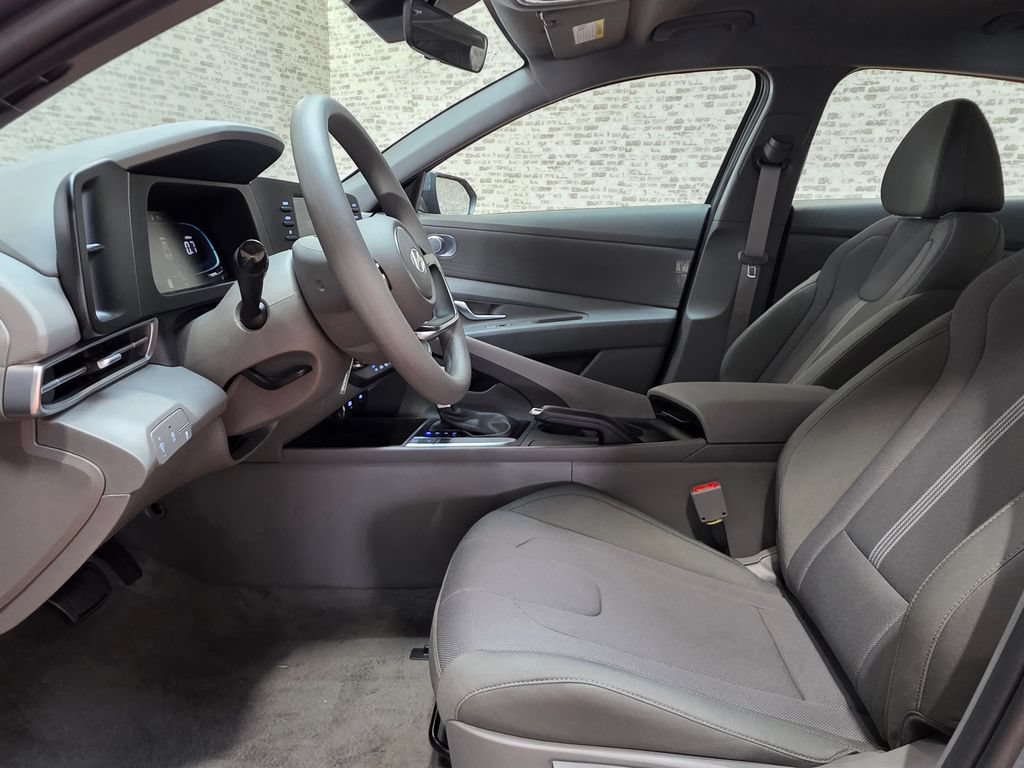 New 2026 Hyundai Elantra SEL Sport Premium FWD image 17