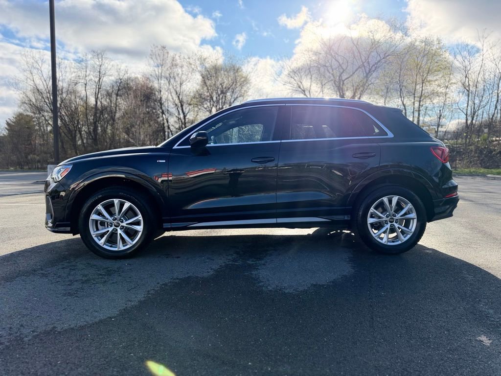 Used 2025 Audi Q3 2.0T Premium w/ Convenience Package image 3