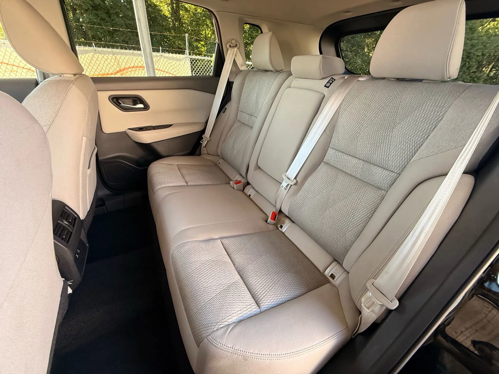 Used 2025 Nissan Rogue SV image 19