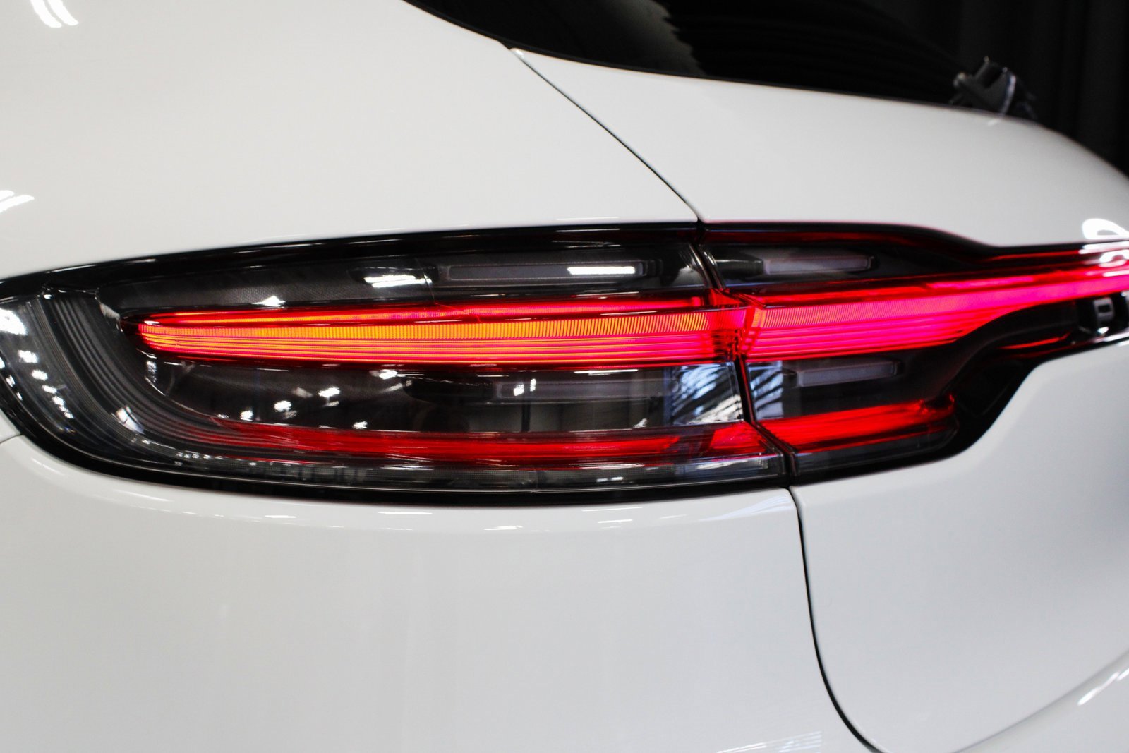 Certified 2025 Porsche Macan image 16