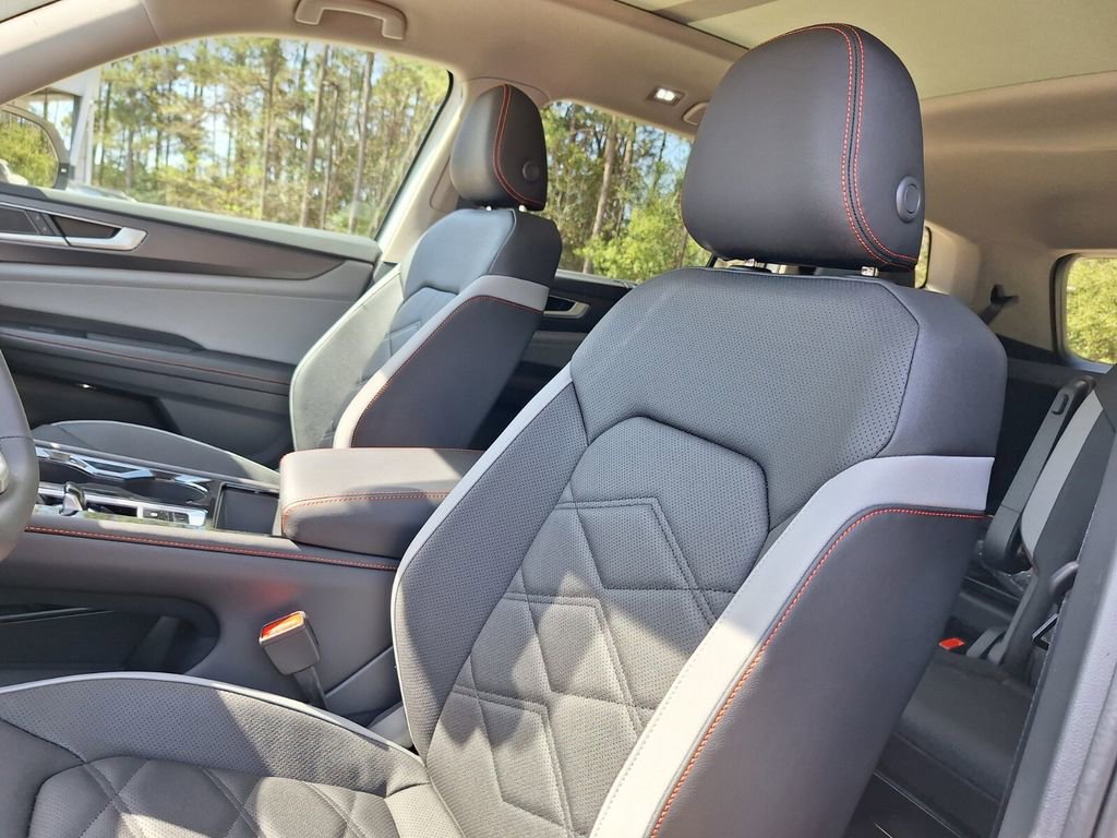 New 2026 Volkswagen Atlas Peak Edition image 11