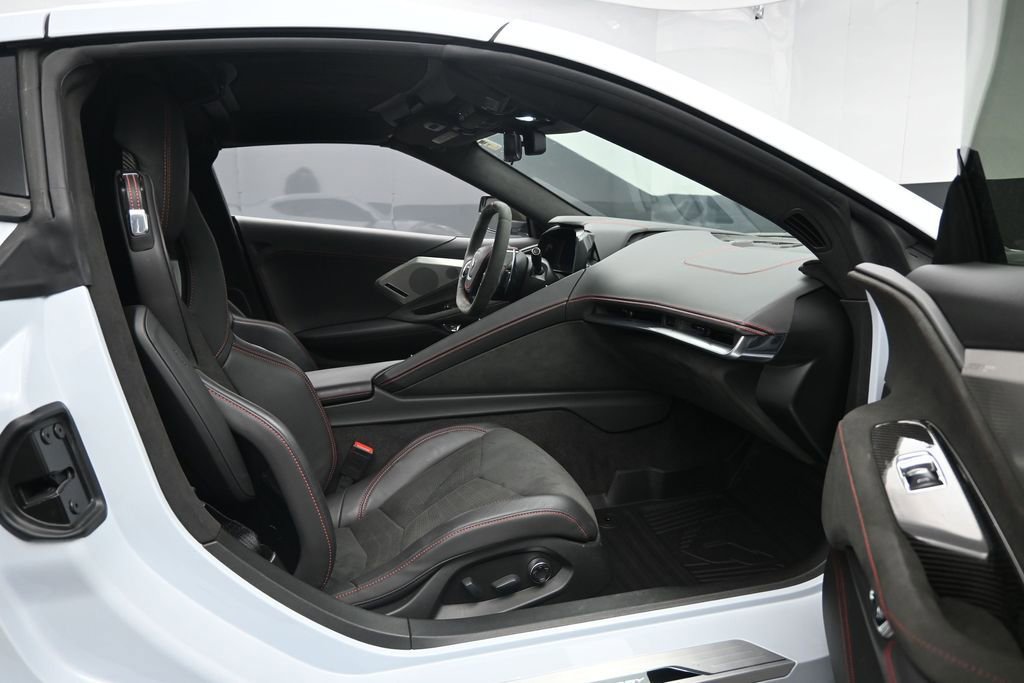 Used 2022 Chevrolet Corvette Stingray Premium Cpe w/ Z51 Performance Package RWD image 21