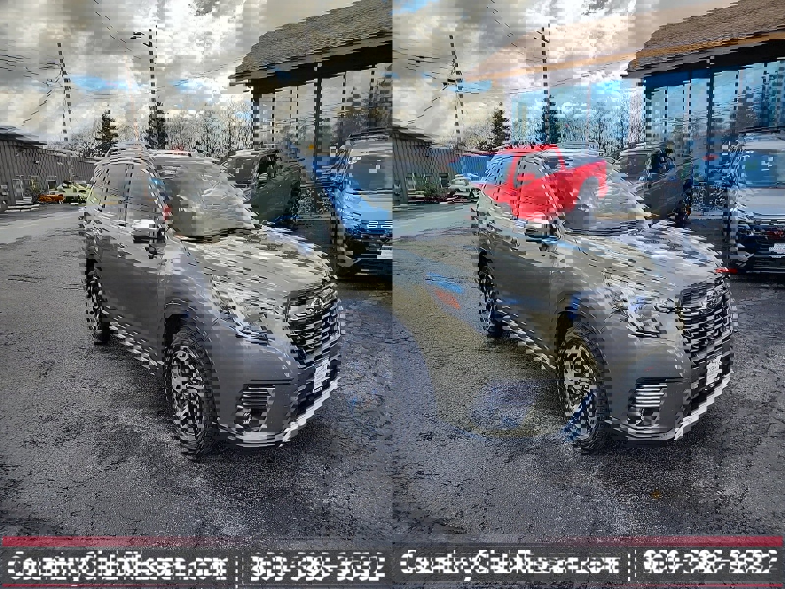 Used 2022 Subaru Forester Touring image 3