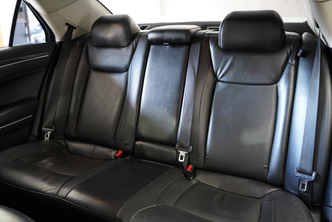 Used 2018 Chrysler 300 Touring L RWD image 33