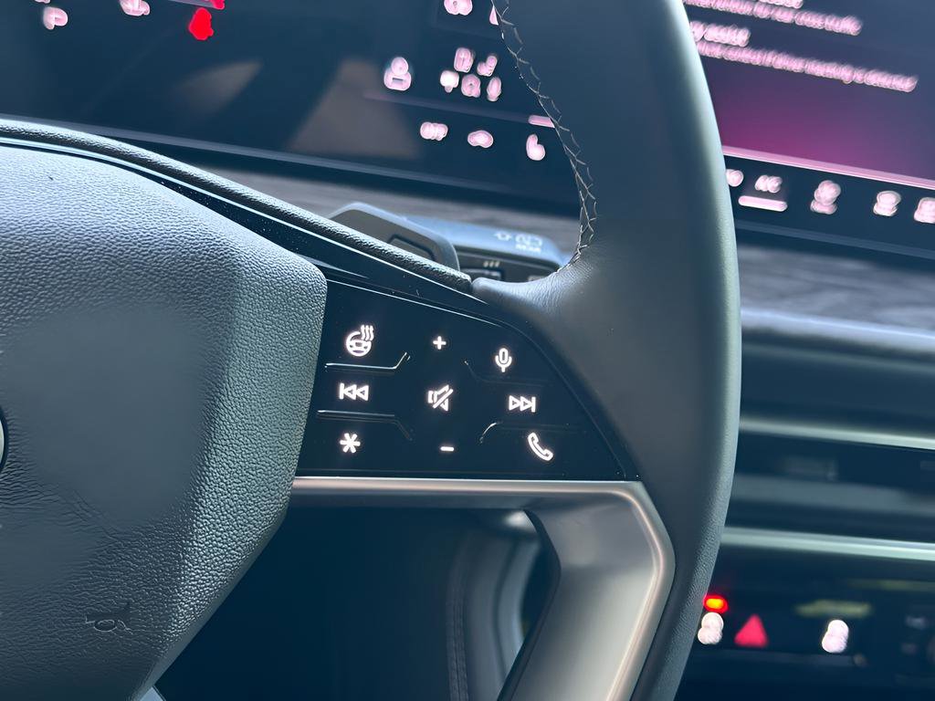 Used 2025 Audi Q5 Premium w/ Convenience Package image 19