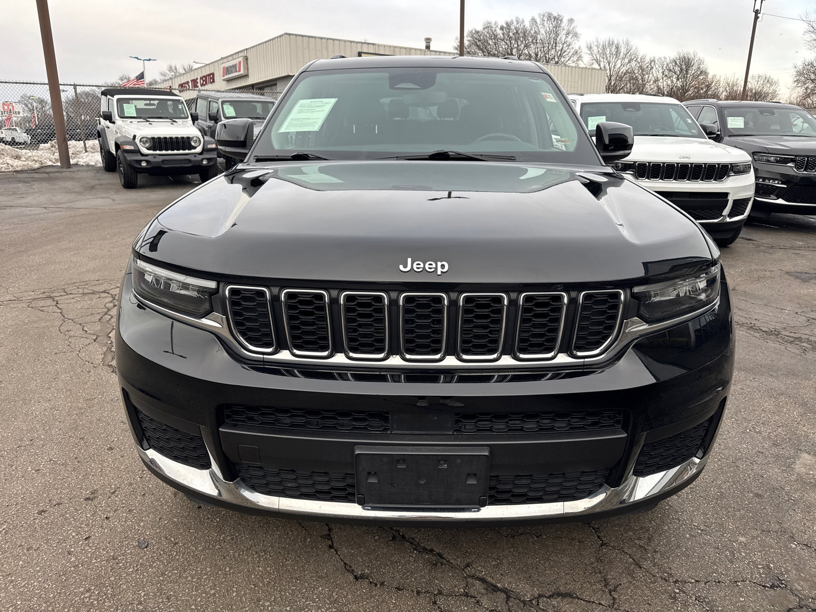 Used 2022 Jeep Grand Cherokee L Laredo w/ Luxury Tech Group I AWD/4WD image 2