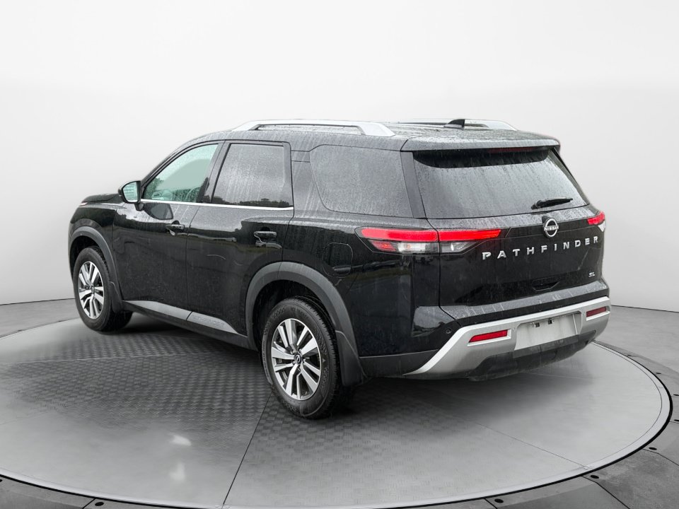 Used 2025 Nissan Pathfinder SL w/ Cargo Package FWD image 5