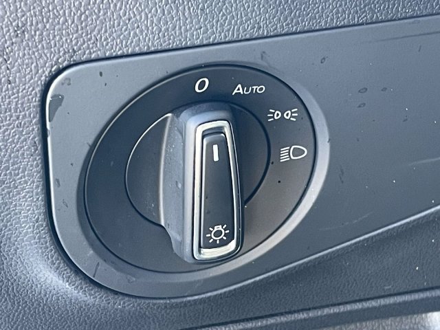 Certified 2023 Volkswagen Tiguan SE R-Line FWD image 19