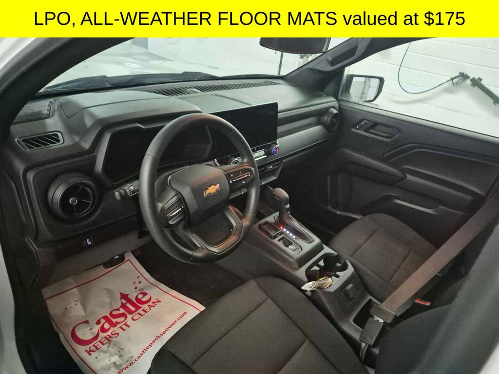 Used 2024 Chevrolet Colorado W/T image 3