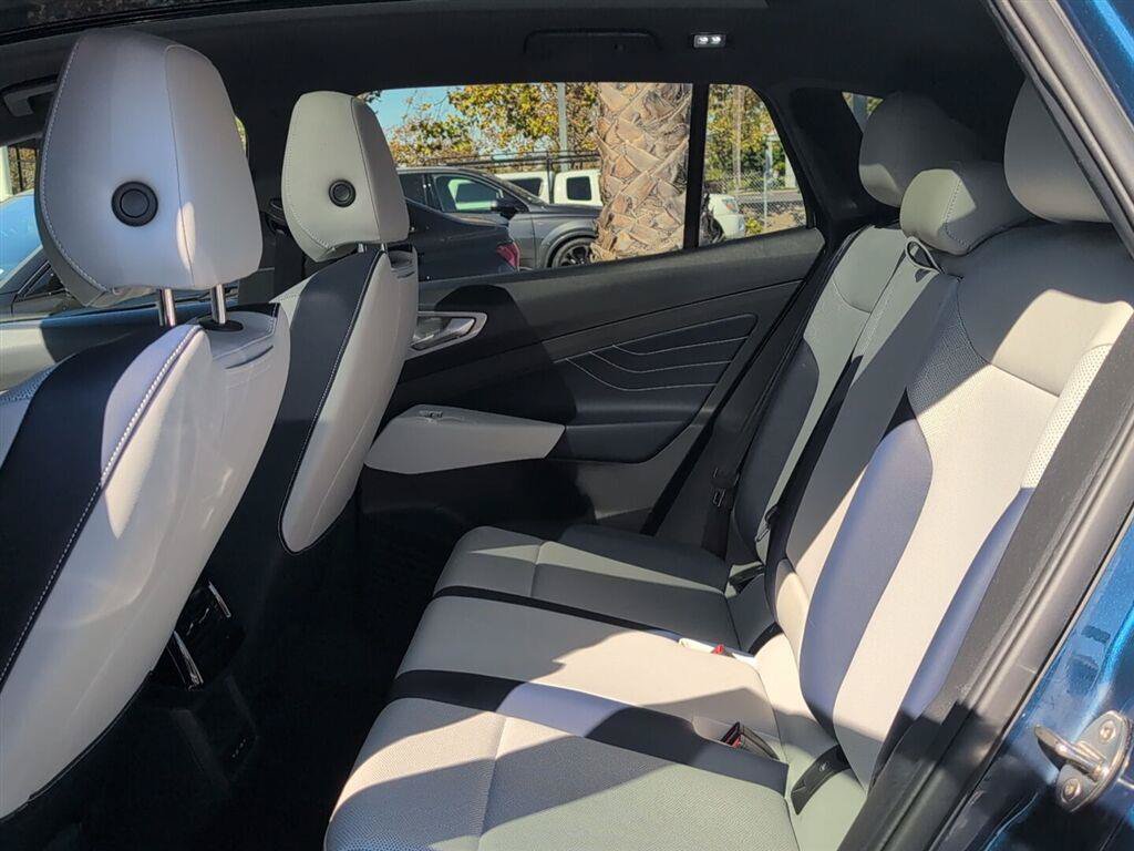 Used 2023 Volkswagen ID.4 S RWD image 15