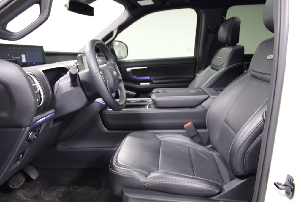 Used 2025 Ford Expedition Platinum w/ Stealth Appearance Package image 19