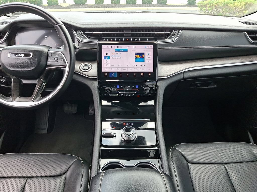 Used 2022 Jeep Grand Cherokee L Limited w/ Luxury Tech Group II AWD/4WD image 16