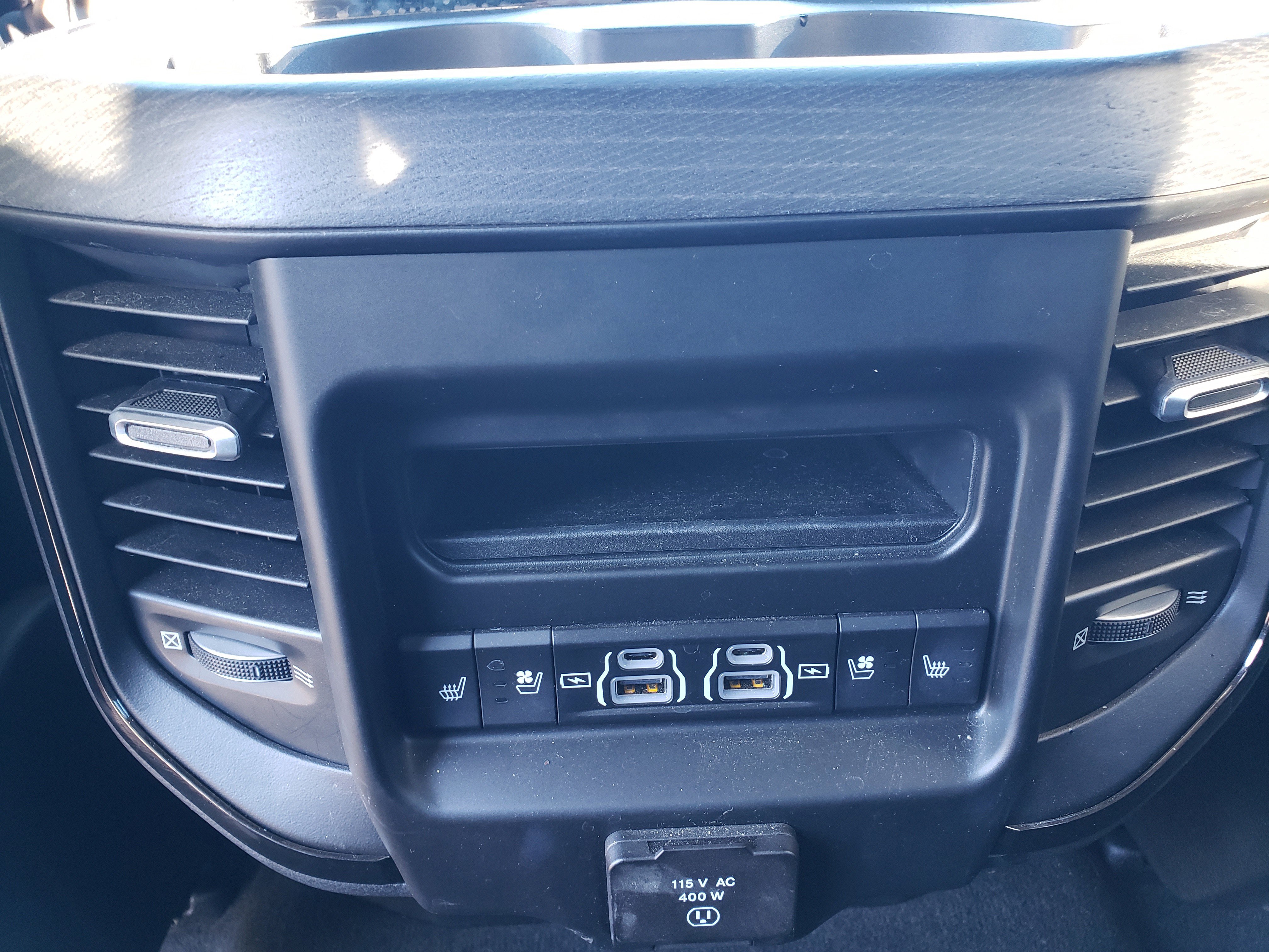 Used 2022 RAM 1500 Limited image 32