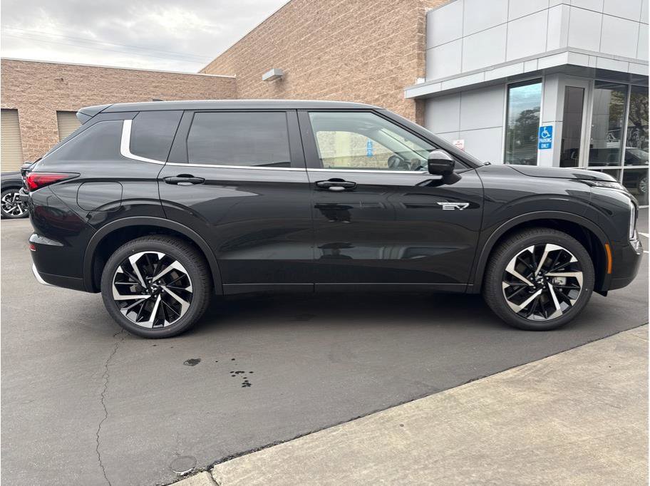 Used 2025 Mitsubishi Outlander SE image 4