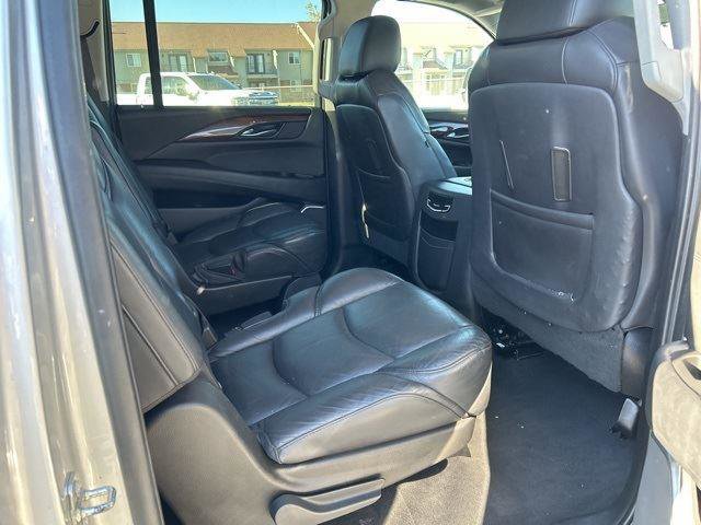 Used 2020 Cadillac Escalade ESV Luxury image 18