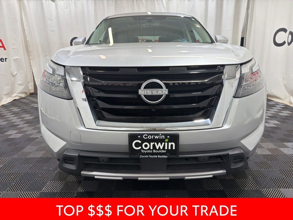 Used 2025 Nissan Pathfinder SL AWD/4WD image 2