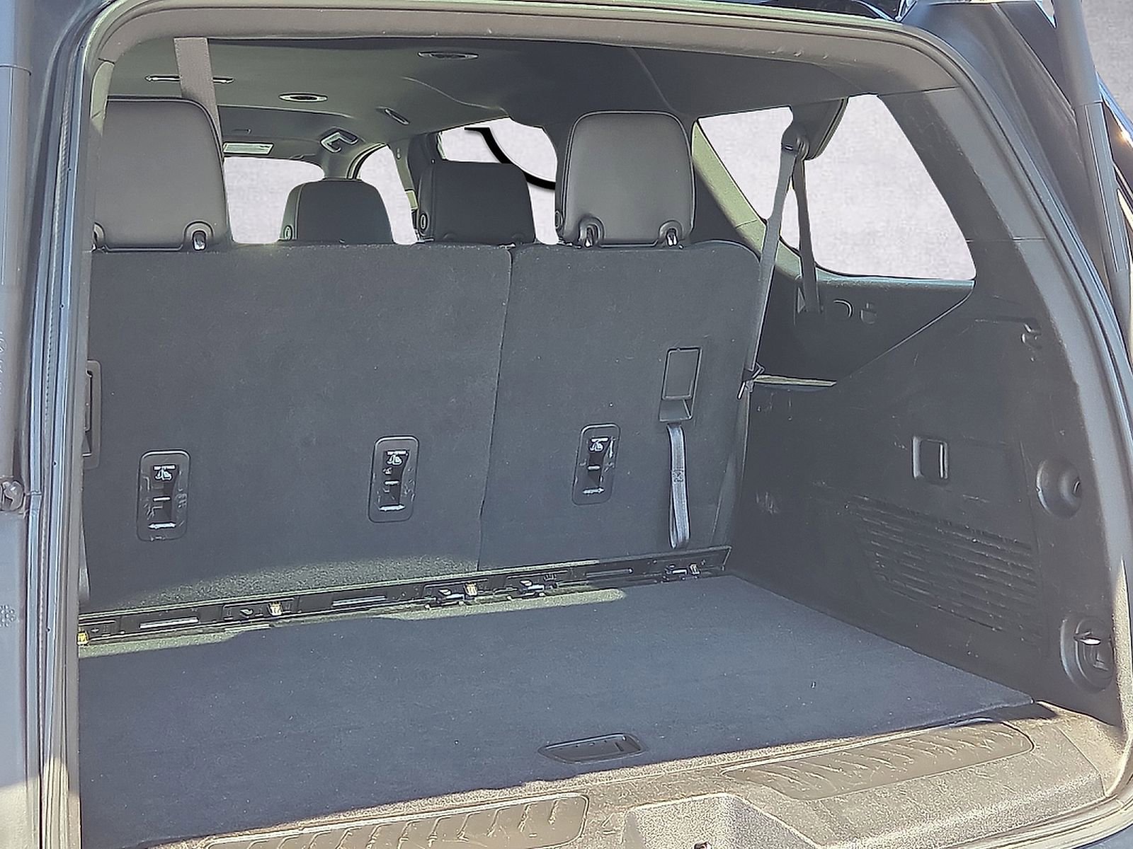 Used 2021 GMC Yukon XL SLT image 9