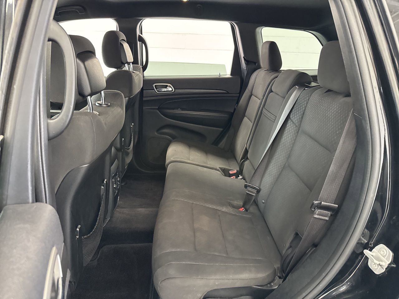 Used 2018 Jeep Grand Cherokee Laredo image 37