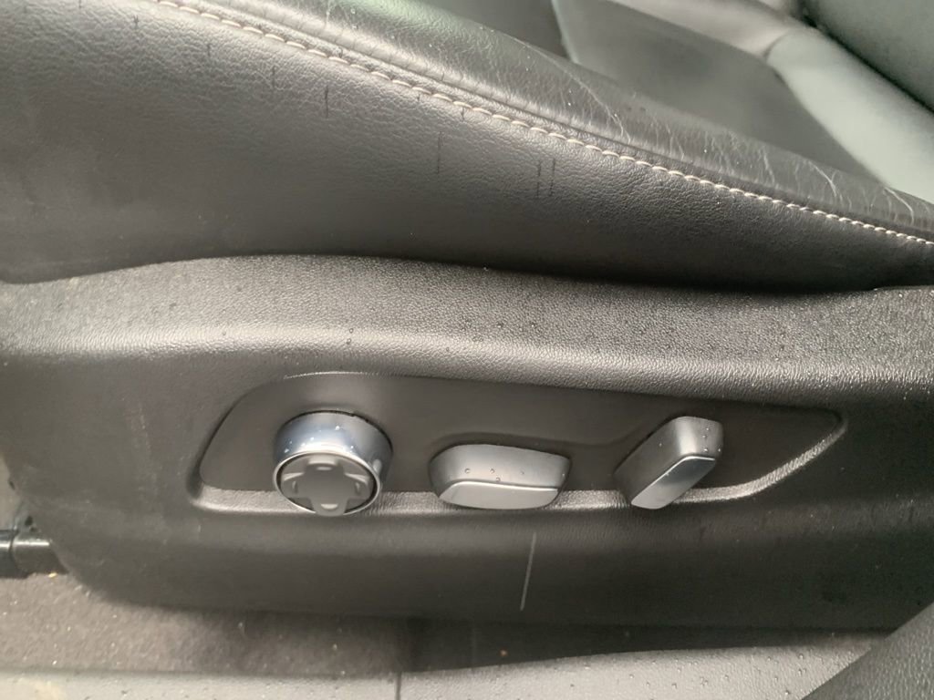 Used 2024 Cadillac XT4 Premium Luxury image 14