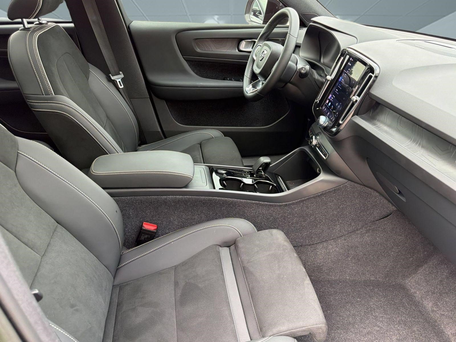 Used 2023 Volvo XC40 Recharge Ultimate AWD/4WD image 25