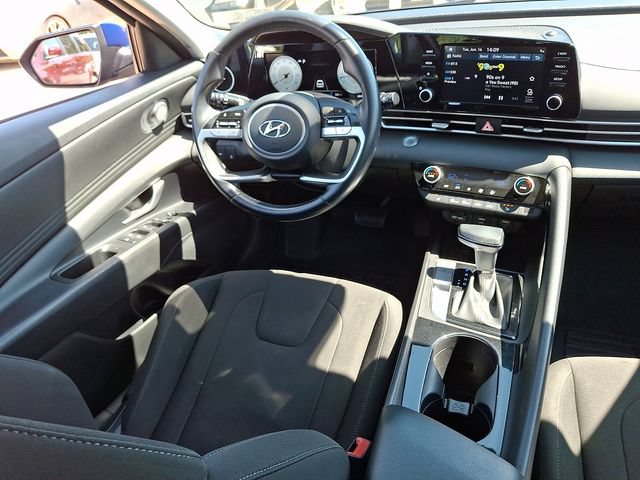 Certified 2022 Hyundai Elantra SEL w/ Convenience Package FWD image 14