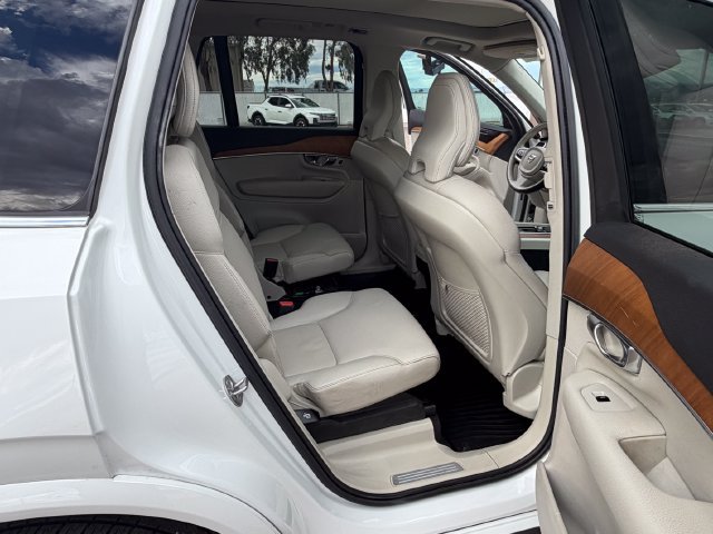 Used 2022 Volvo XC90 T6 Momentum w/ Climate Package AWD/4WD image 10