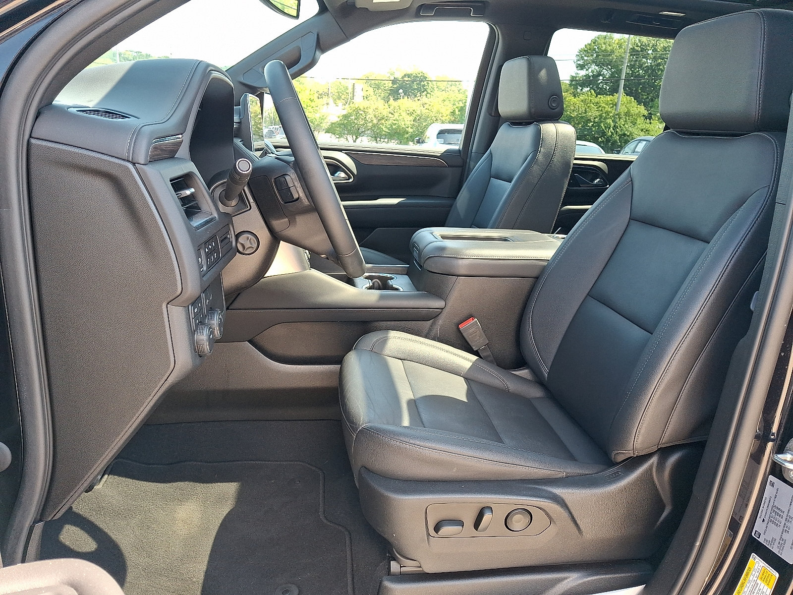 Certified 2023 Chevrolet Tahoe Z71 w/ Luxury Package AWD/4WD image 15