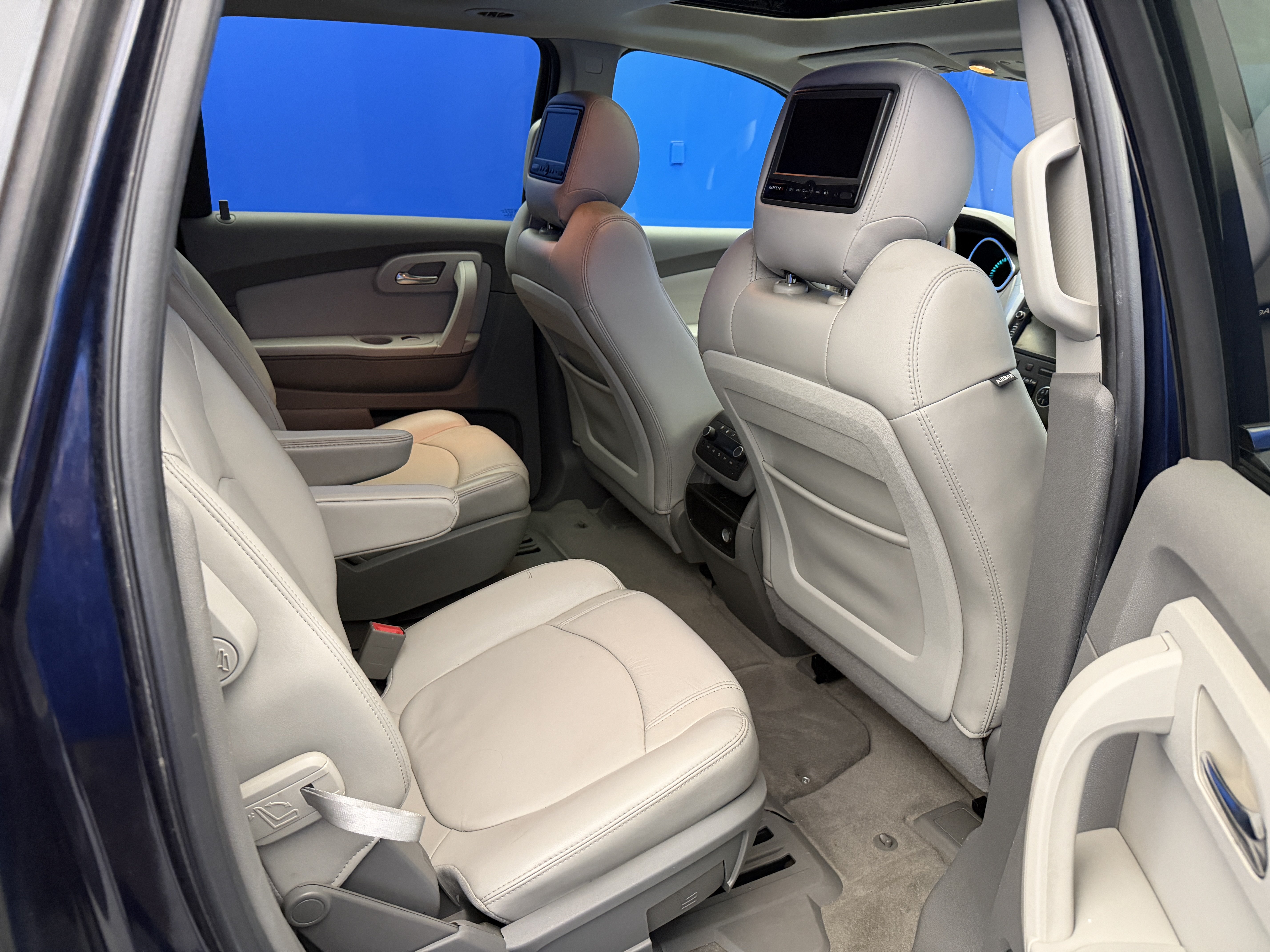 Used 2011 Chevrolet Traverse LT w/ Personal Connectivity Package AWD/4WD image 30