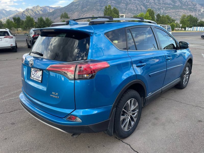 Used 2017 Toyota RAV4 LE Plus AWD/4WD image 5