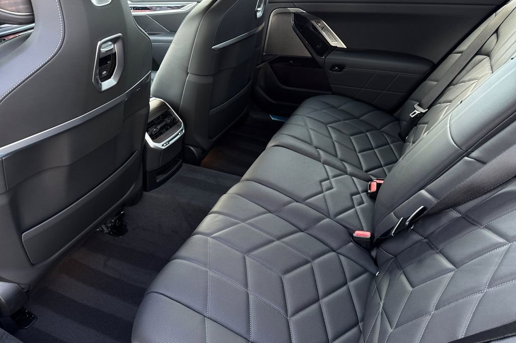 New 2026 BMW i7 xDrive60 w/ Executive Package image 12