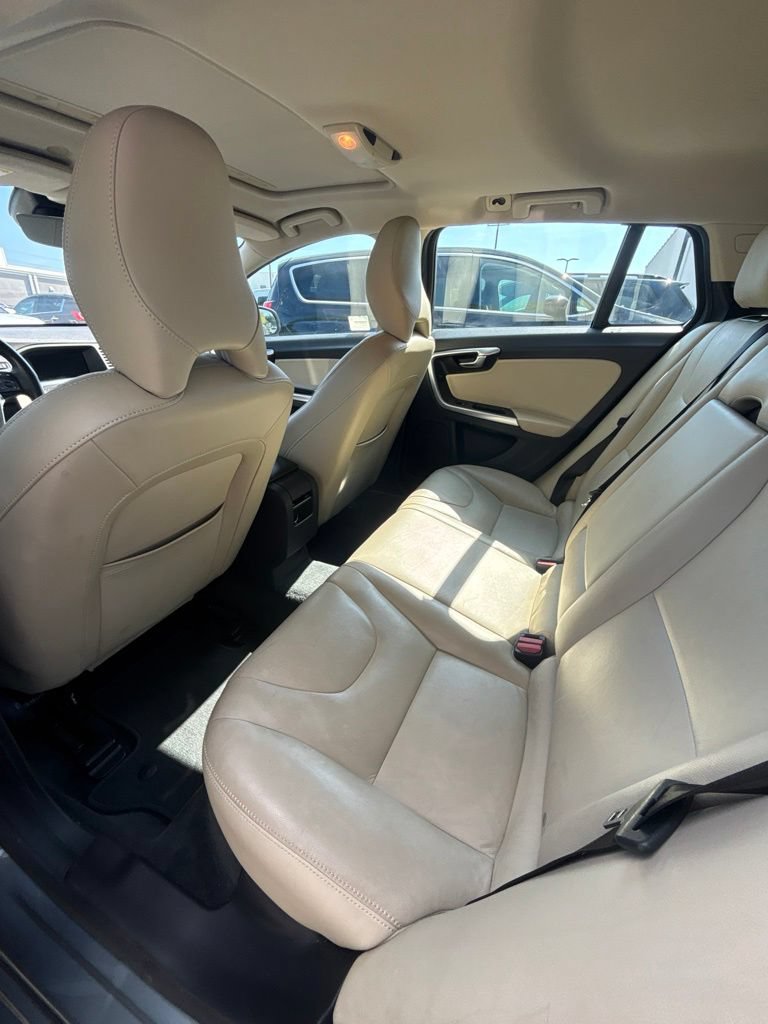 Used 2017 Volvo V60 T5 Premier FWD image 16