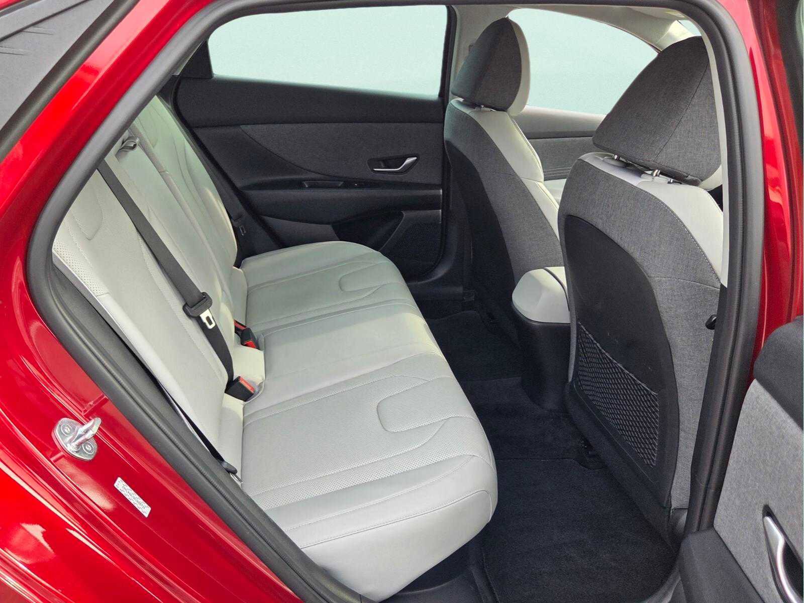 Used 2023 Hyundai Elantra Limited FWD image 18