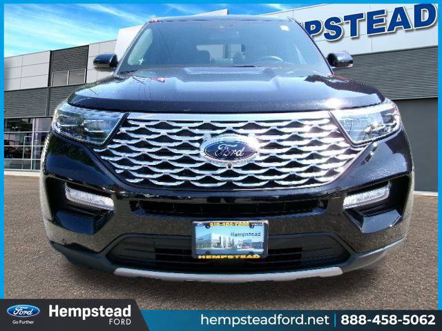 Certified 2022 Ford Explorer Platinum w/ Equipment Group 601A AWD/4WD image 2