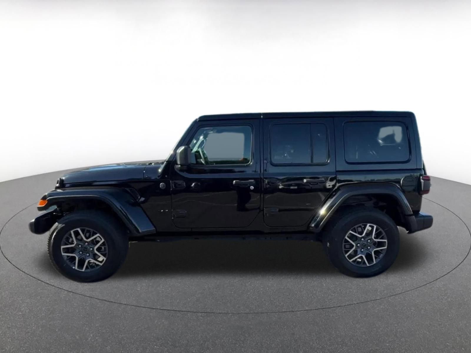 Used 2025 Jeep Wrangler Sahara AWD/4WD image 7