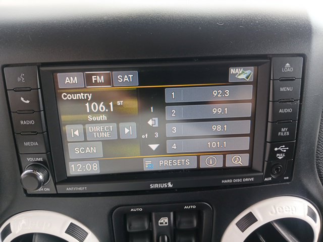 Used 2015 Jeep Wrangler Unlimited Sahara AWD/4WD image 31