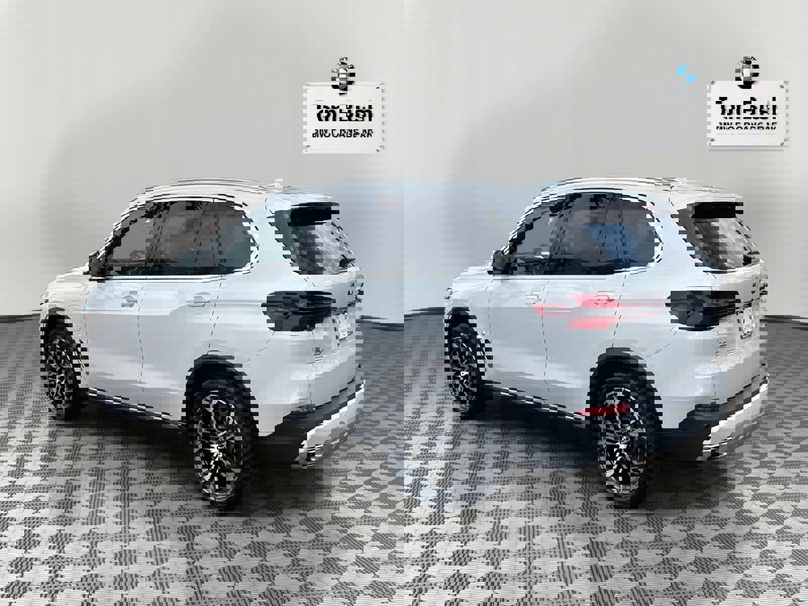 Certified 2025 BMW X5 xDrive50e image 5