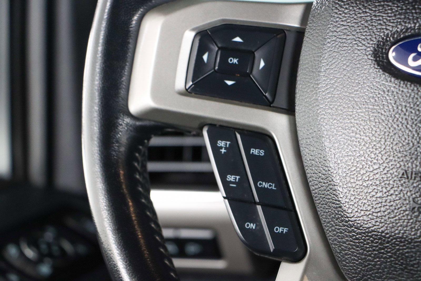 Used 2022 Ford F350 Lariat w/ Lariat Value Package AWD/4WD image 14