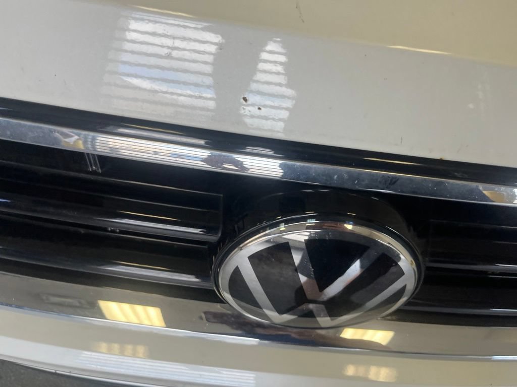 Used 2023 Volkswagen Tiguan SE R-Line AWD/4WD image 11