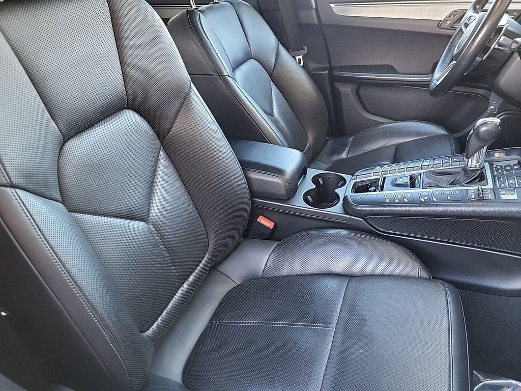 Used 2020 Porsche Macan Turbo image 19