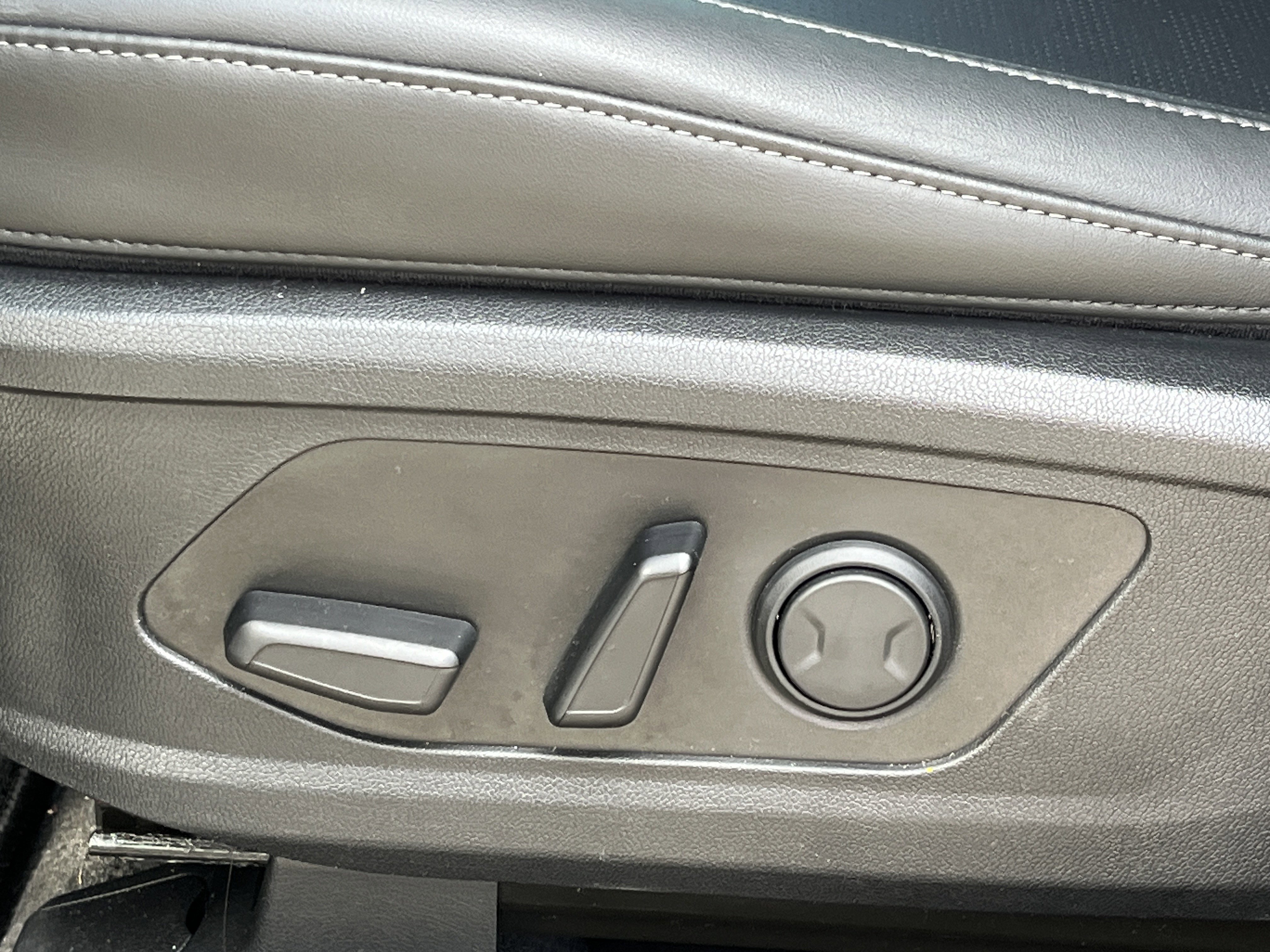 Certified 2025 Kia Sorento S image 17