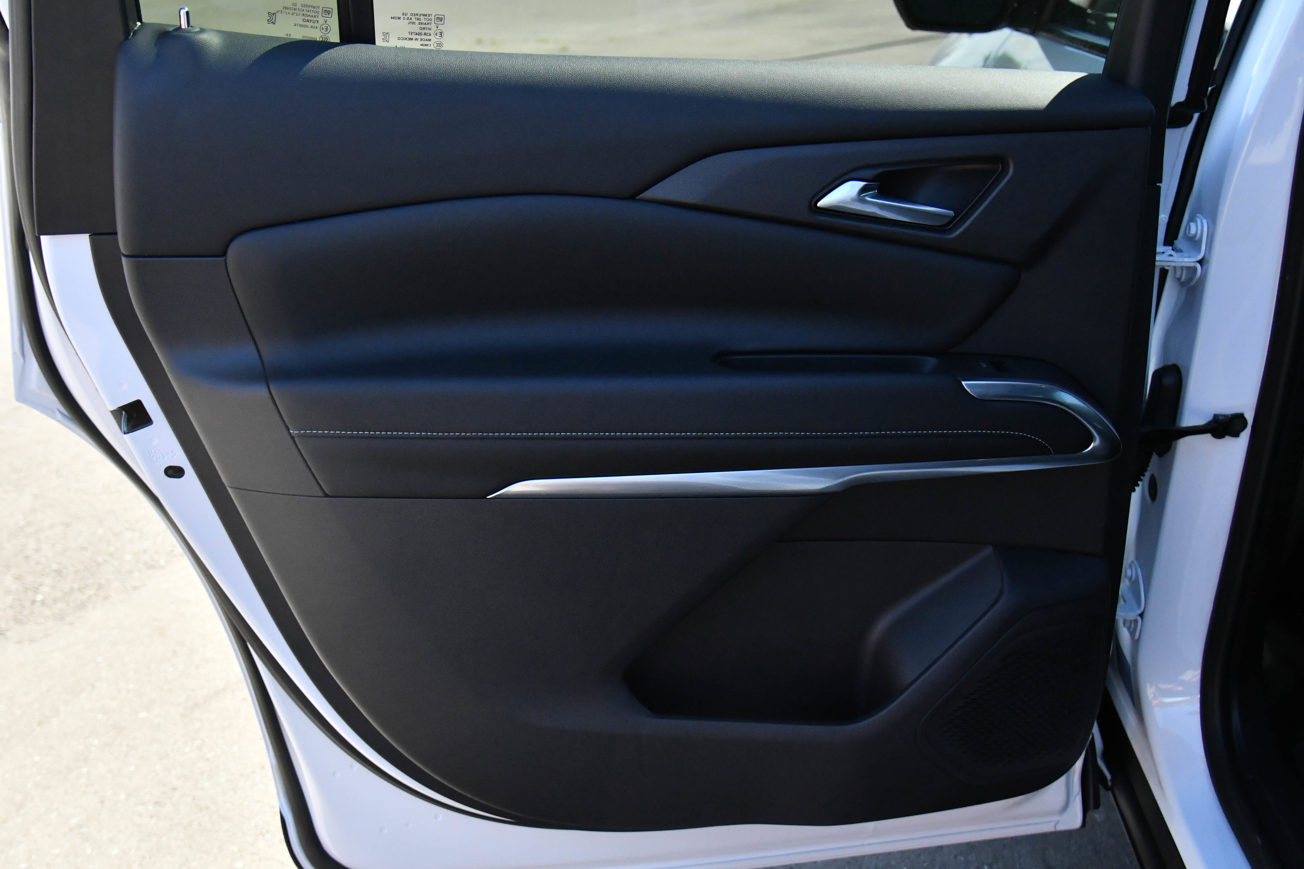 Used 2024 Chevrolet Traverse LT image 43