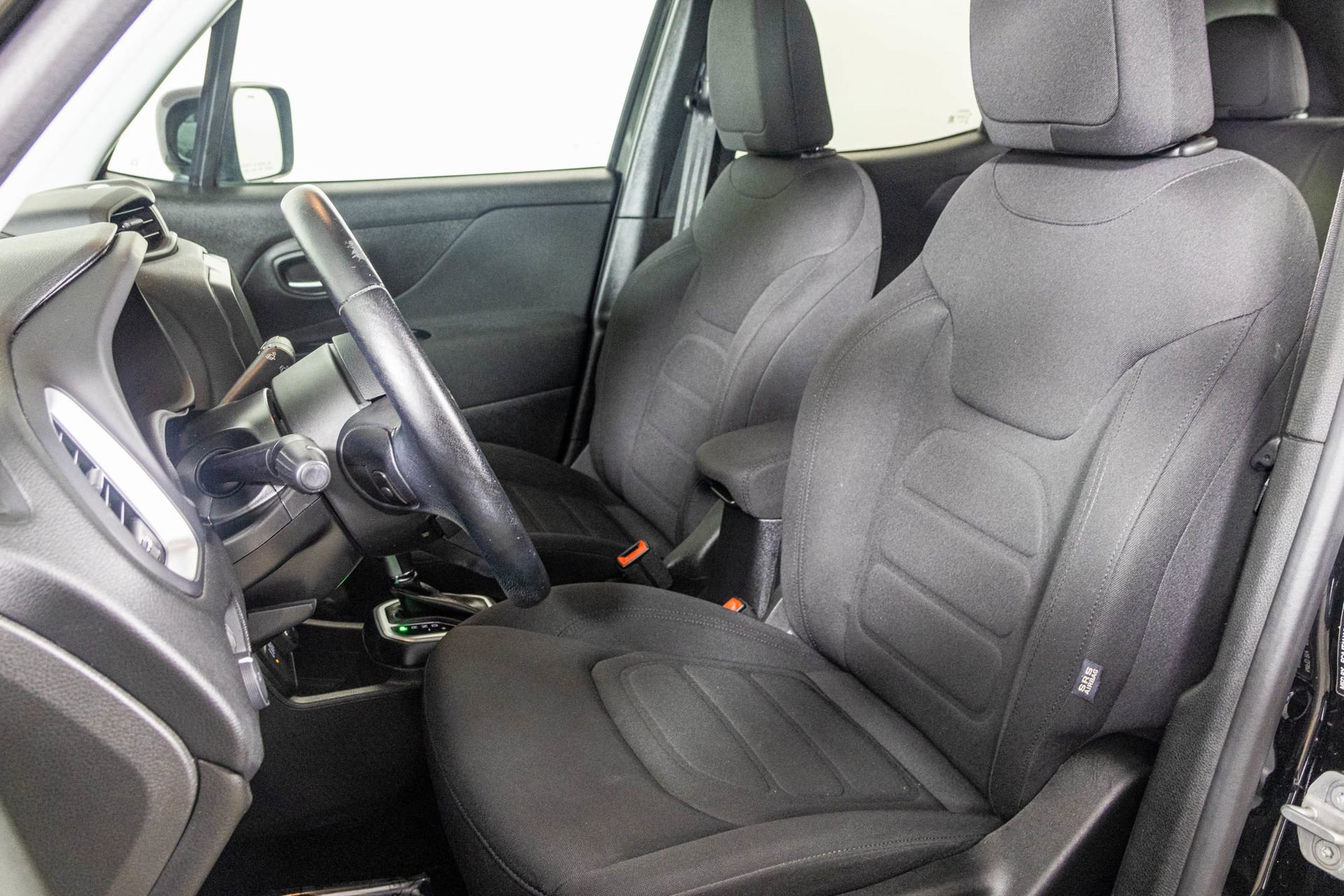 Used 2019 Jeep Renegade Latitude w/ Cold Weather Group image 21