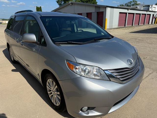 Used 2015 Toyota Sienna XLE FWD image 6