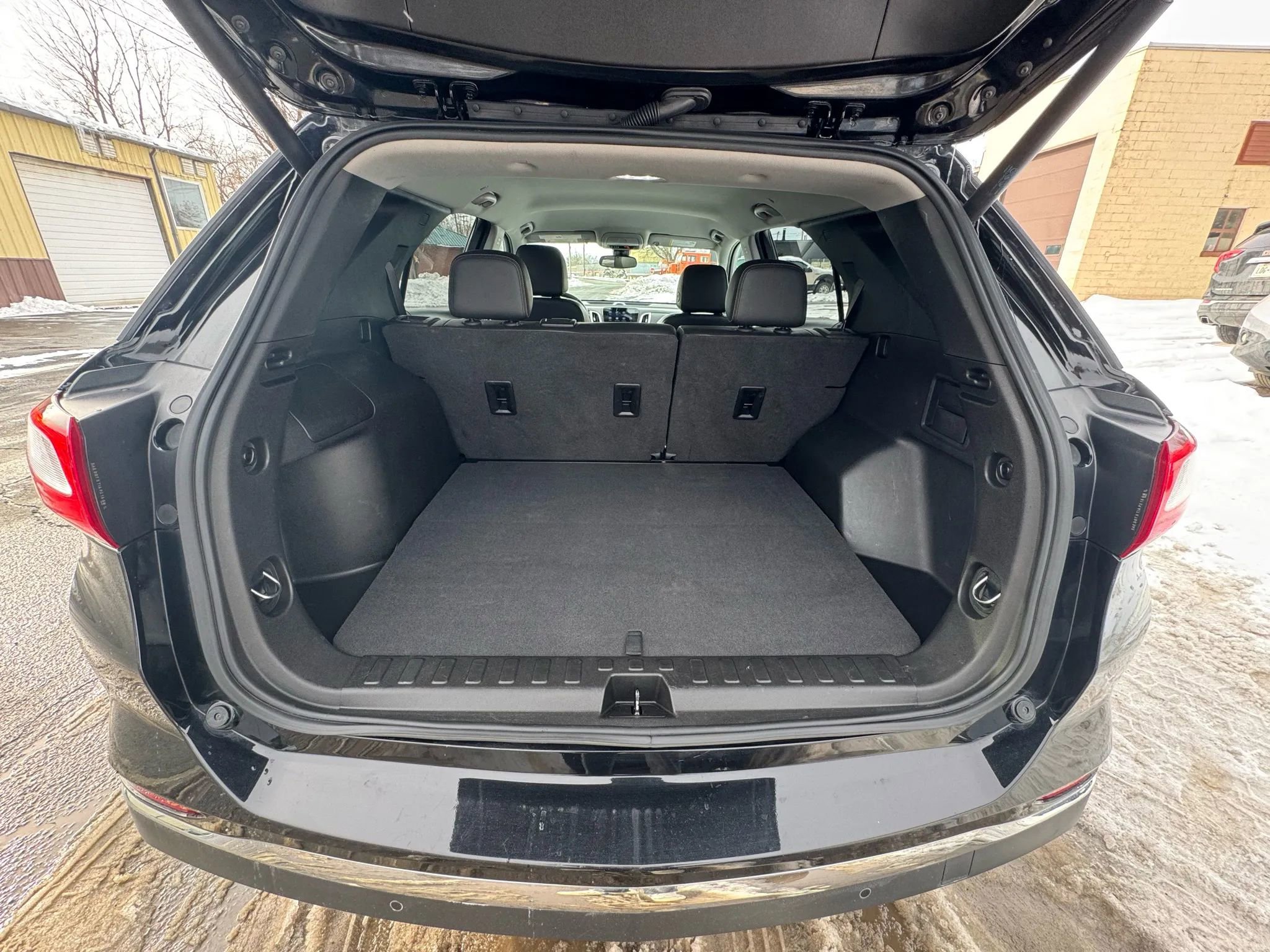 Used 2021 Chevrolet Equinox Premier w/ Redline Edition AWD/4WD image 24