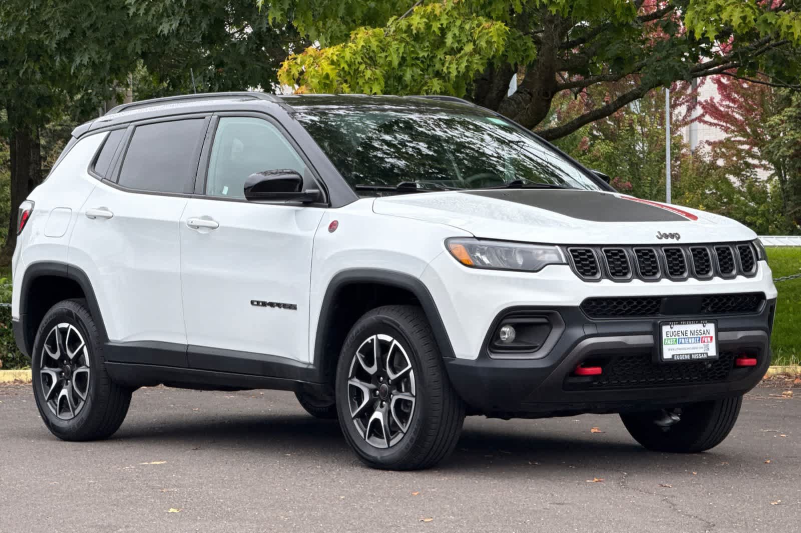 Used 2025 Jeep Compass Trailhawk AWD/4WD image 9