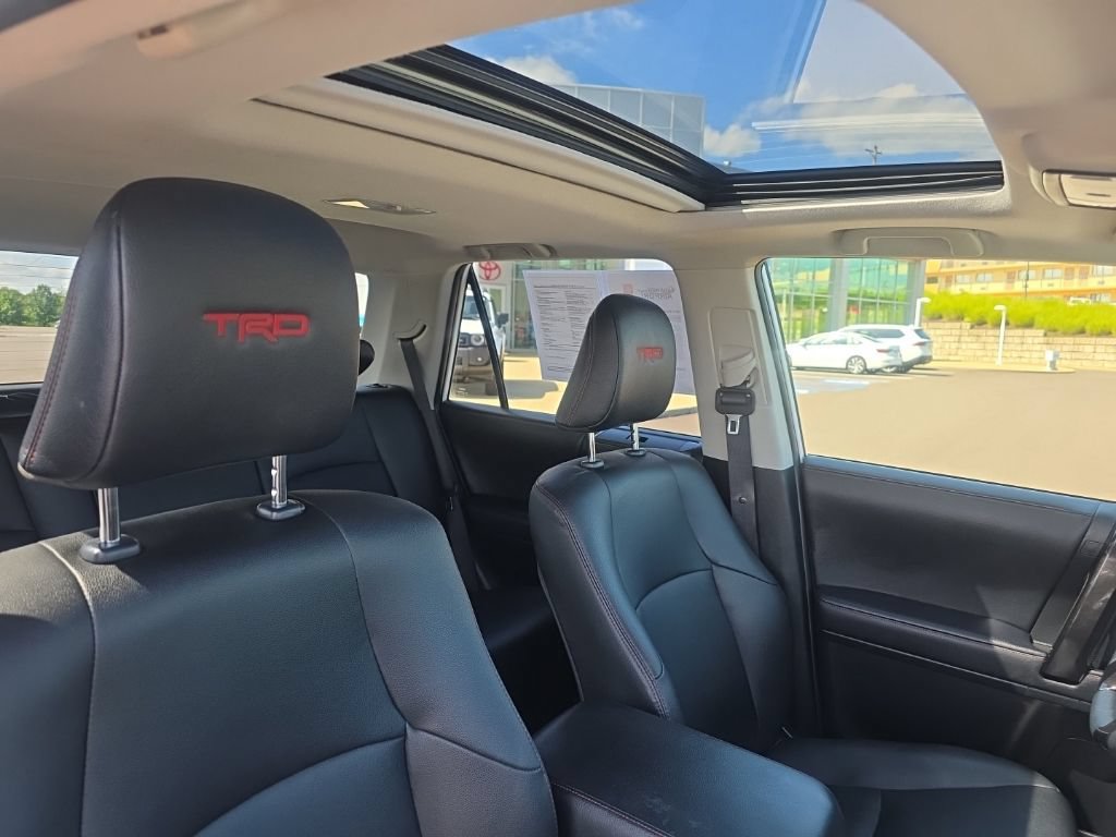 Used 2021 Toyota 4Runner TRD Off-Road Premium w/ Moonroof Package AWD/4WD image 10