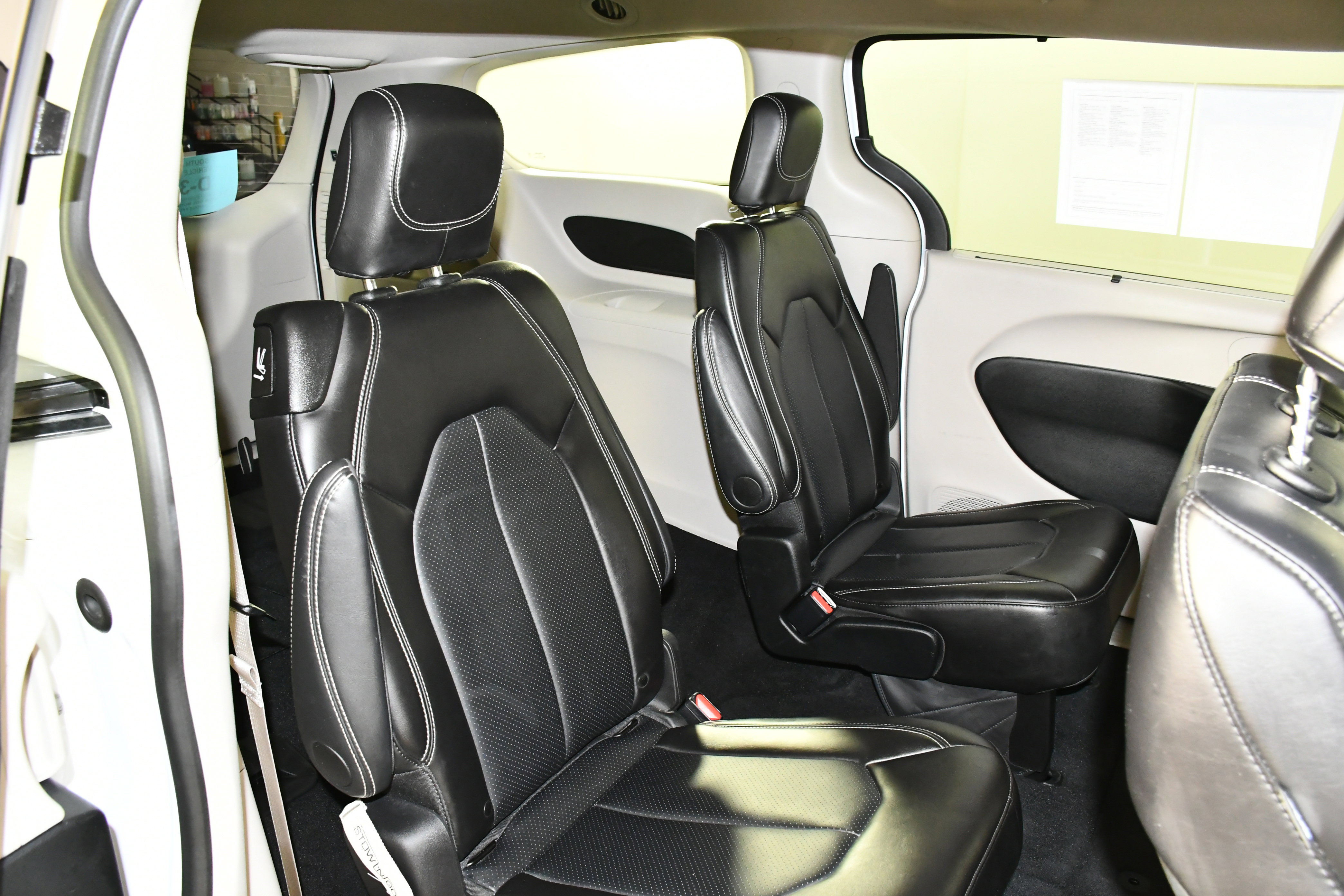 Used 2024 Chrysler Pacifica Touring-L image 43