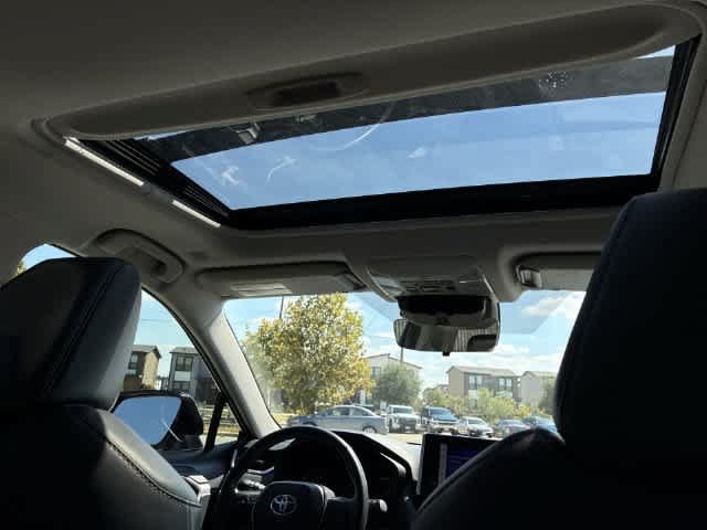 Used 2025 Toyota RAV4 XLE Premium FWD image 23