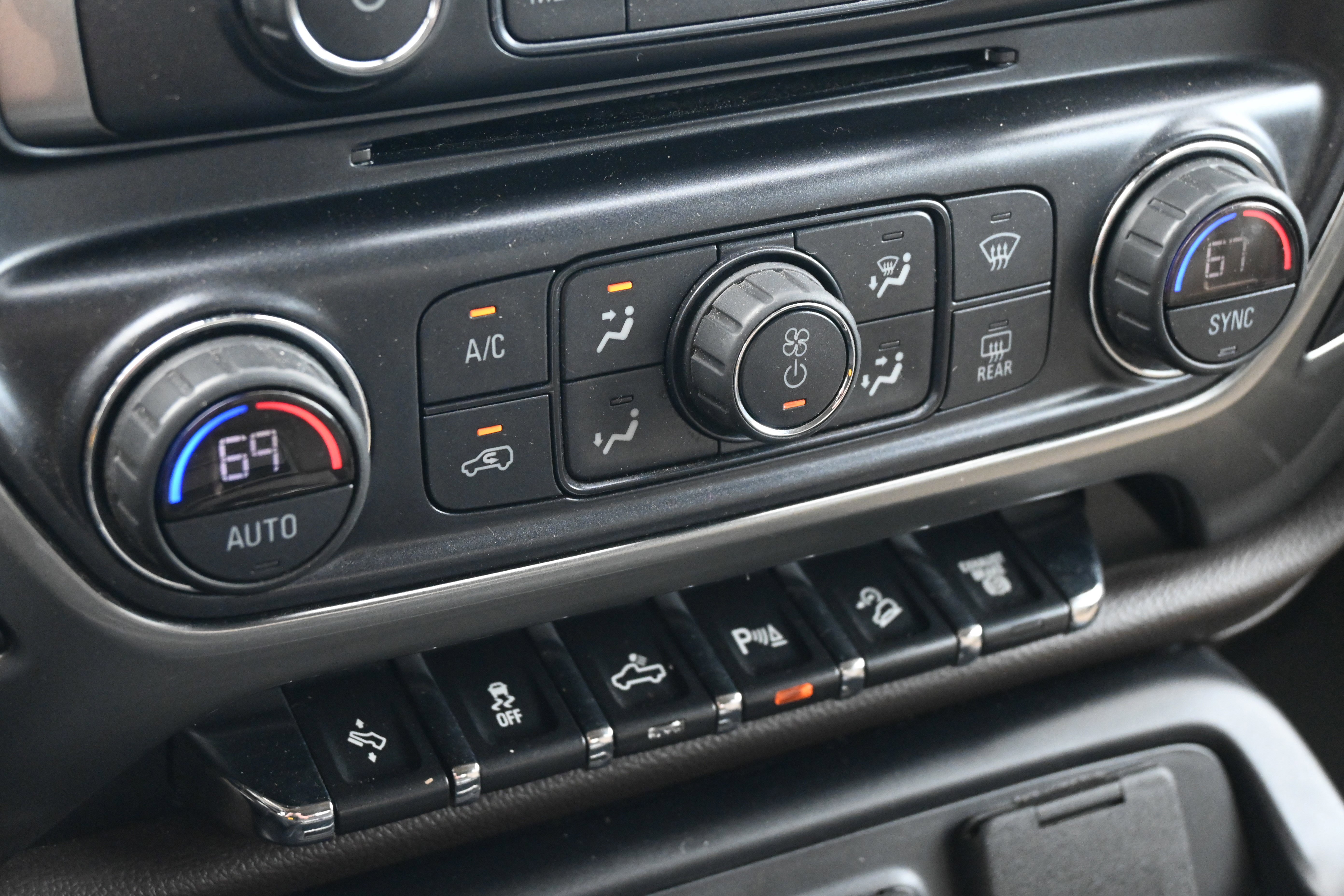 Used 2019 Chevrolet Silverado 2500 LTZ w/ Duramax Plus Package image 13